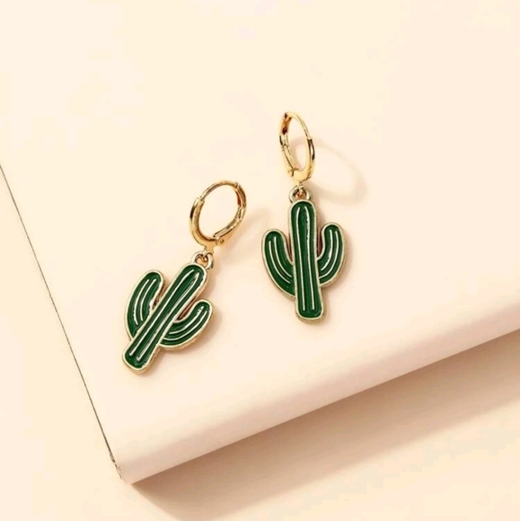 💖 2/$30 Western cactus dainty small earrings - Picture 4 of 11